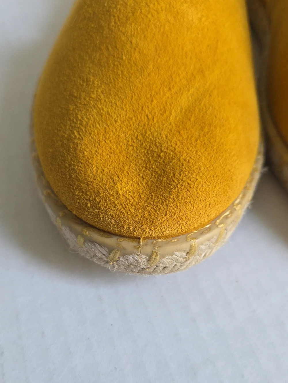 N/A comfortable yellow